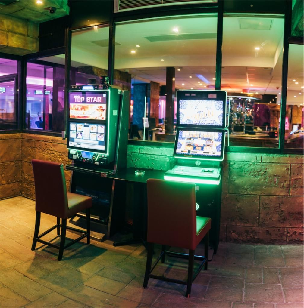 Jumanji-Spielelounge-Spielautomaten-nebeneinander